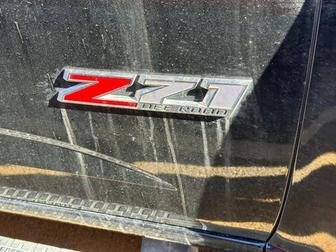 Used 2017 Chevrolet Colorado Z71 w/ Z71 Midnight Edition image 6