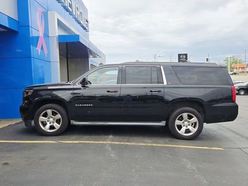 Used 2015 Chevrolet Suburban LT RWD image 2