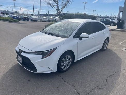 Used 2022 Toyota Corolla LE image 1