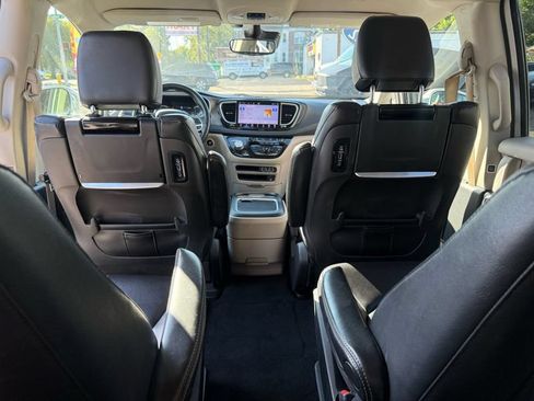 Used 2022 Chrysler Pacifica Touring-L w/ Uconnect Theater Family Group FWD image 48