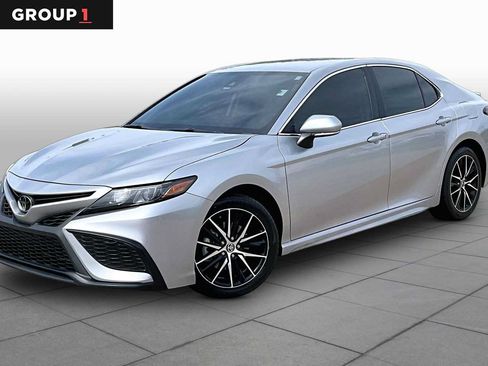 Used 2024 Toyota Camry SE FWD image 1