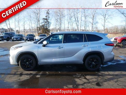 Certified 2022 Toyota Highlander XLE image 1