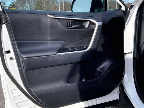 Used 2024 Toyota RAV4 LE image 9