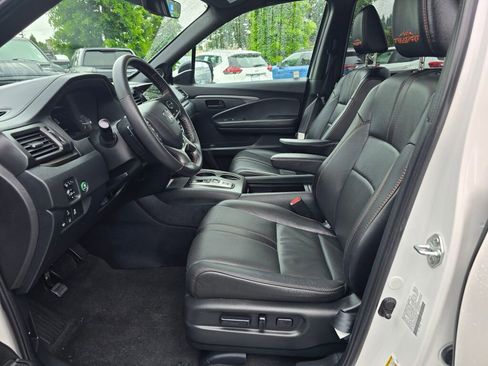 Used 2023 Honda Passport TrailSport image 3