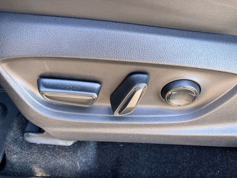 Used 2025 Toyota Crown Signia Limited image 11