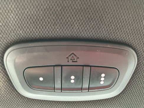 Used 2020 Chrysler Pacifica Touring-L Plus image 29