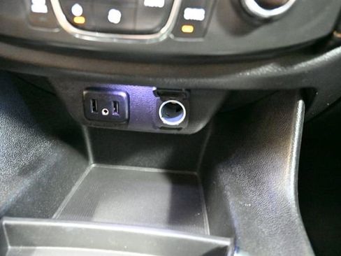 Used 2021 Chevrolet Traverse LS FWD image 29