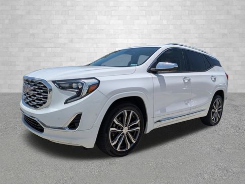 Used 2019 GMC Terrain Denali w/ Advanced Safety Package FWD image 5