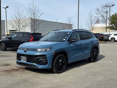 Certified 2025 Volkswagen Tiguan SE R-Line