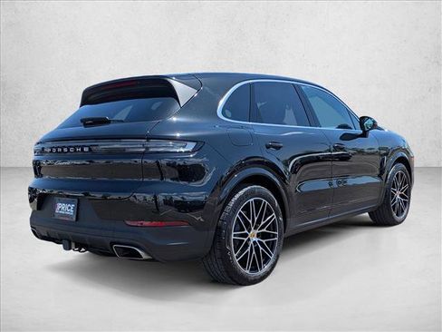 Used 2024 Porsche Cayenne AWD/4WD image 5