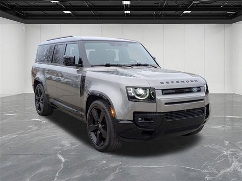 Used 2023 Land Rover Defender 130 X-Dynamic SE image 13