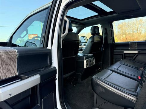 Used 2017 Ford F250 Lariat w/ Lariat Ultimate Package AWD/4WD image 22