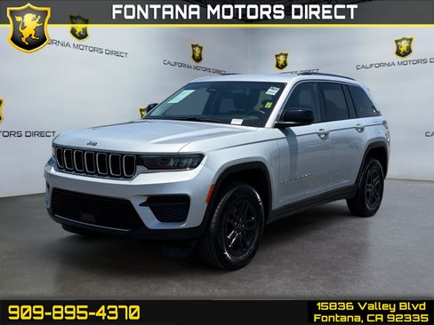 Used 2023 Jeep Grand Cherokee Laredo AWD/4WD image 1