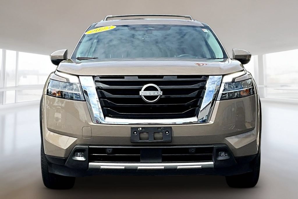 Used 2023 Nissan Pathfinder Platinum w/ Cargo Package AWD/4WD image 2
