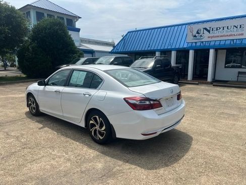 Used 2017 Honda Accord LX image 7