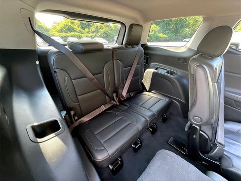 Certified 2023 GMC Acadia SLT image 29