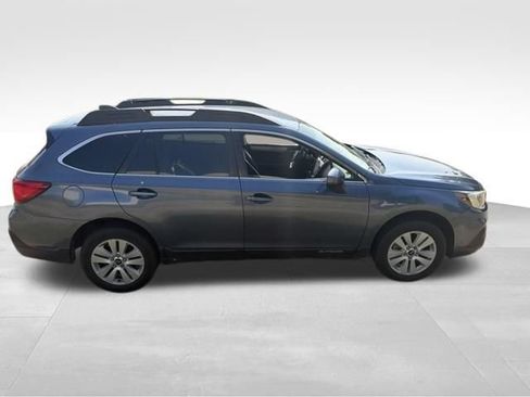 Used 2018 Subaru Outback 2.5i Premium AWD/4WD image 2