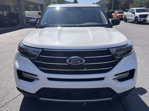 Certified 2023 Ford Explorer XLT w/ Equipment Group 202A AWD/4WD image 3
