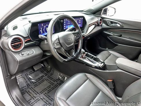 Used 2025 Chevrolet Trax RS image 10