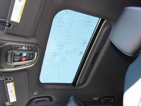 New 2025 Jeep Grand Cherokee Altitude AWD/4WD image 7