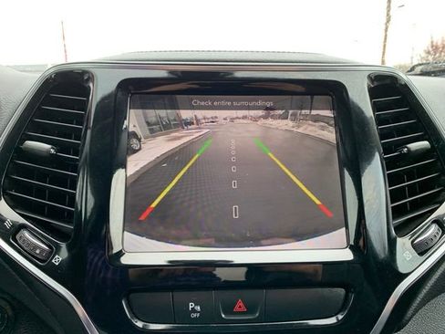 Used 2019 Jeep Cherokee Limited image 22