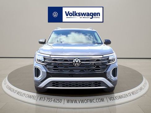 New 2026 Volkswagen Atlas Peak Edition AWD/4WD image 2