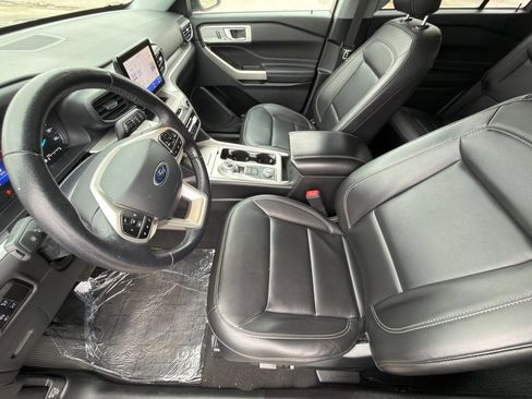 Used 2023 Ford Explorer XLT w/ Equipment Group 202A AWD/4WD image 13
