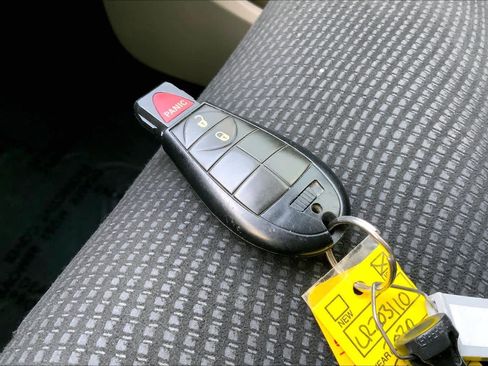 Used 2020 Dodge Grand Caravan SE w/ UConnect Hands-Free Group image 15