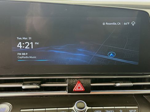 Used 2024 Hyundai Elantra SEL image 19