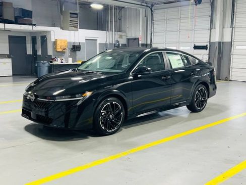 New 2026 Nissan Sentra SR w/ Floor Mat Package FWD image 12