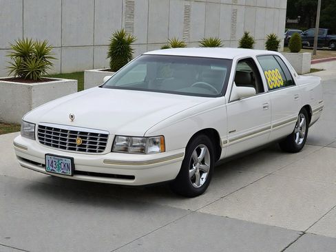 Used 1997 Cadillac De Ville D'Elegance w/ Safety/Security Pkg image 4