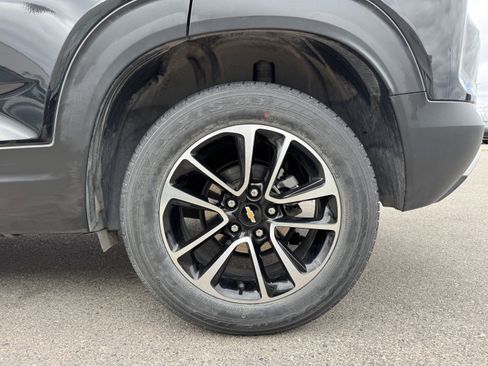 Used 2025 Chevrolet TrailBlazer LT AWD/4WD image 19