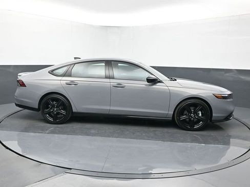 Used 2025 Honda Accord Sport image 6