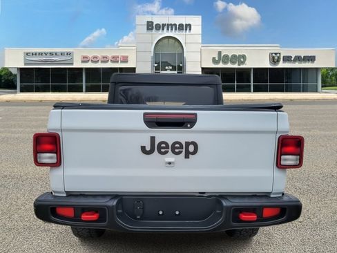 Used 2023 Jeep Gladiator Rubicon AWD/4WD image 6