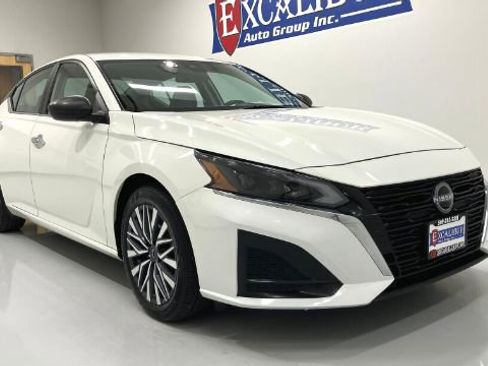 Used 2025 Nissan Altima 2.5 SV FWD image 4