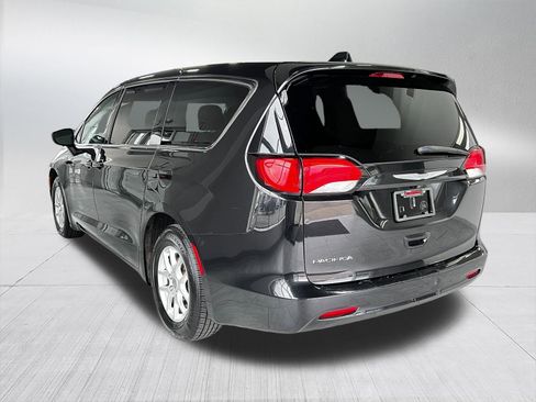 Used 2017 Chrysler Pacifica Touring FWD image 8