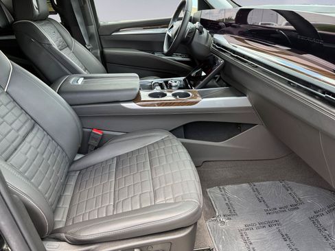 Used 2025 Cadillac Escalade Sport Platinum w/ LPO, Floor Liner Package AWD/4WD image 15