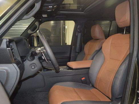 Used 2024 Lexus GX 550 w/ Accessory Package (Z1) image 5