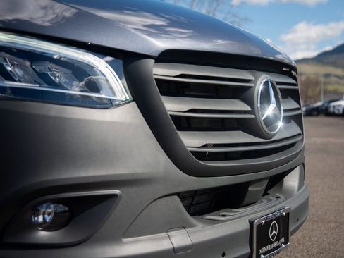 Used 2025 Mercedes-Benz Sprinter 2500 image 12