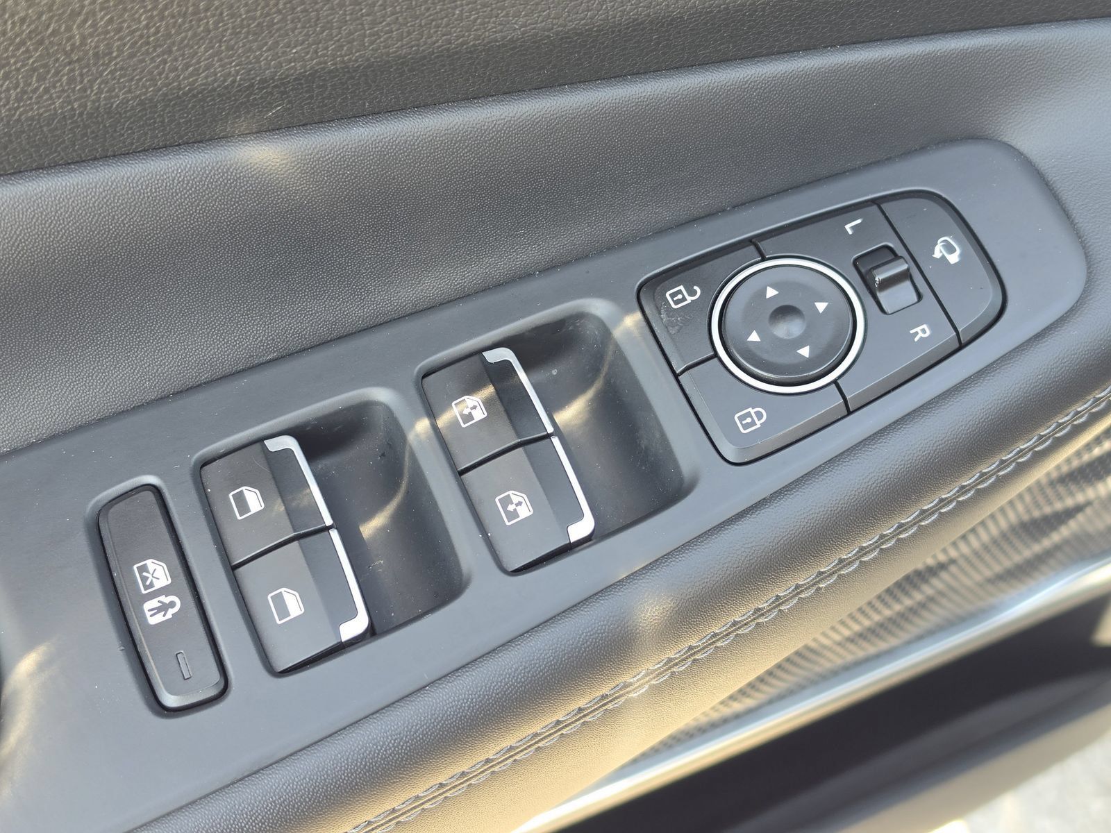 Used 2023 Hyundai Santa Fe Limited AWD/4WD image 21
