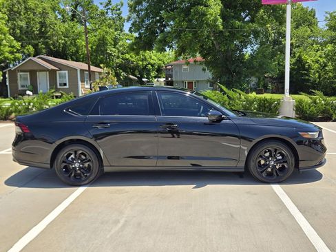 Certified 2025 Honda Accord SE image 10