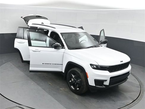 New 2025 Jeep Grand Cherokee L Limited w/ Black Appearance Package image 53