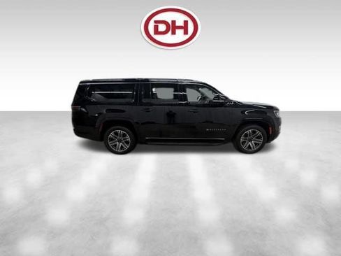 Used 2024 Jeep Wagoneer L 4WD w/ Premium Group I image 2