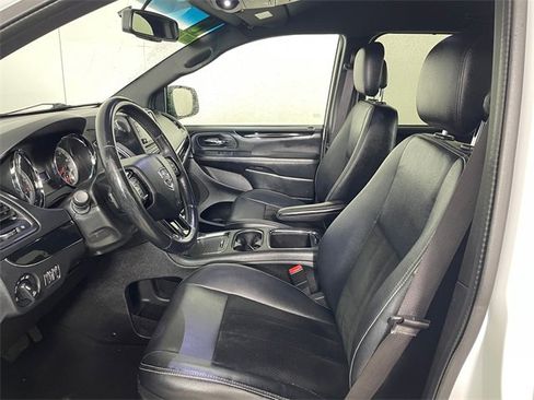 Used 2015 Dodge Grand Caravan SXT image 2