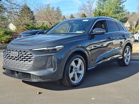 Certified 2025 Audi Q5 Prestige image 3