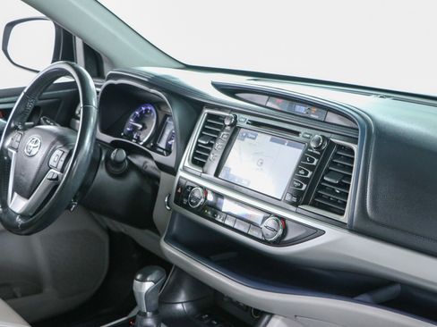 Used 2017 Toyota Highlander XLE FWD image 27