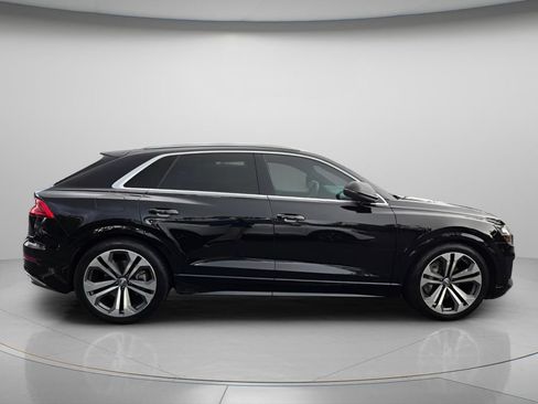 Used 2019 Audi Q8 Prestige w/ Adaptive Chassis Package AWD/4WD image 7