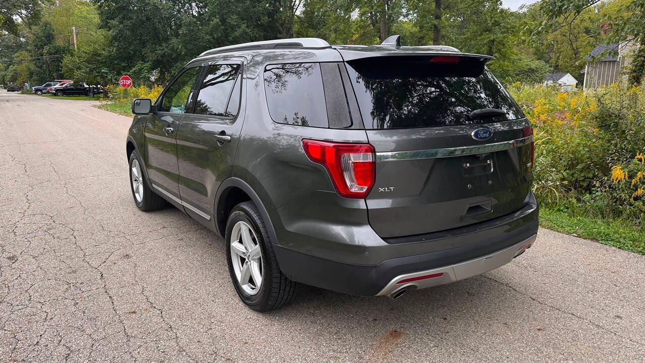 Used 2016 Ford Explorer XLT w/ Equipment Group 202A AWD/4WD image 4