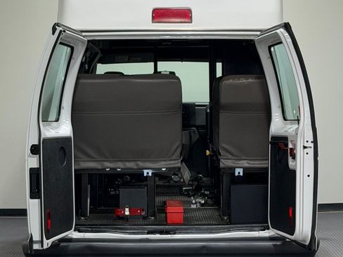Used 2013 Ford E-350 and Econoline 350 Extended Super Duty RWD image 13