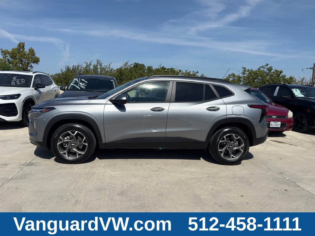 Used 2026 Chevrolet Trax LT FWD image 5